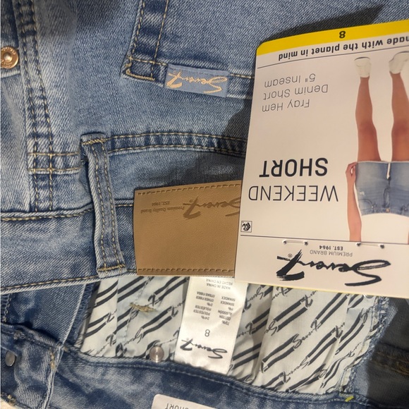New Seven7 Light Blue Jean Weekend Short women. Size 8 medium.10” rise 5” inseam - Picture 7 of 11